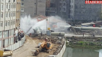 Dikkatsiz Operatör Su Borusunu Patlattı