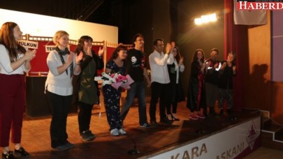 Tiyatrocular izleyiciden tam not aldı