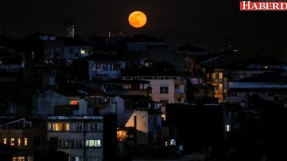 İstanbulda Dolunay Manzarası