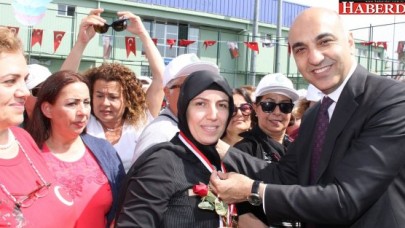 BAKIRKÖY’DE ANNELERE MADALYA