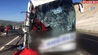 Yolcu otobüsü ile TIR çarpıştı