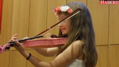 Minik kemancılar hayran bıraktı