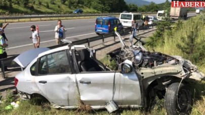 Tıra Çarpan Otomobil Parçalandı: 4 Ölü