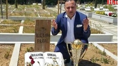 Erzurumspor Başkanı, Şampiyonluk Kupasını İbrahim Erkalın Mezarına Götürdü