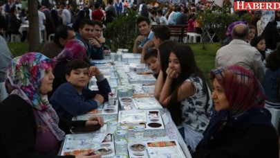 KOMŞULAR AYNI SOFRADA BULUŞTU