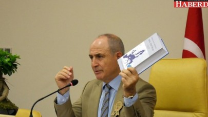 Başkan Akgün, yerel yönetimlerin kitabını yazdı