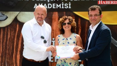 “EĞİTİMCİLER DAHA ÇOK HAYATIN İÇİNDE OLMALI”