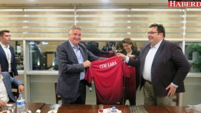 Arçelik’ten Kaymakam Sezer ve Başkan Kara’ya Milli Takım forması