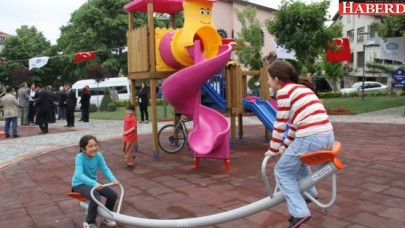 BAKIRKÖY’DE  PARKLAR RENKLENİYOR