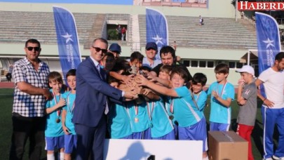 MİNİ MİNİKLER ŞAMPİYONU CENNET BARBAROS