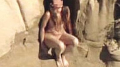 Kayalıklarda bir çıplak