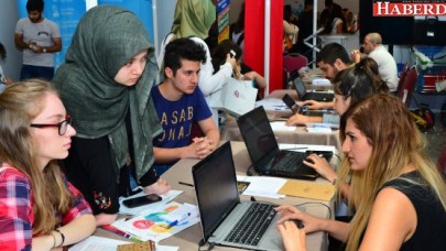 ÖĞRENCİLER, ÜNNİVERSİTE TERCİH FUARI’NDA BEYGEM’E DANIŞTI