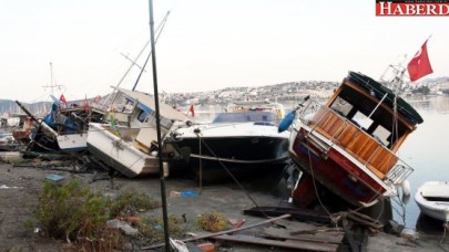 Ege Sabaha Kadar Sallandı! Turistler Sokakta, Şezlongda Sabahladı