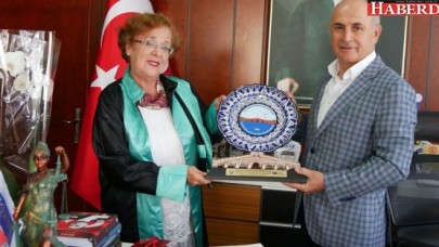 Yarım bıraktığı üniversiteyi 47 yıl sonra tamamladı