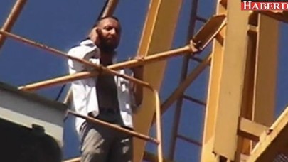 Maaşını alamayınca metrelerce yükseklikte eylem yaptı!