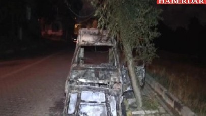 Avcılarda Park Halindeki Araç Alev Alev Yandı