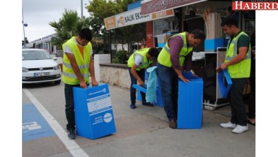 Büyükçekmece’de işyerlerine geri dönüşüm kutuları yerleştiriliyor