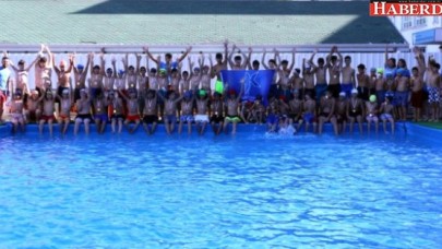10 Bin Çocuk Portatif Havuzlarda Yüzme Öğrendi