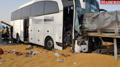Ankarada yolcu otobüsü TIRa çarptı: Ölü ve yaralılar var
