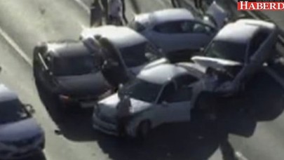 TEMde 5 Aracın Karıştığı Zincirleme Kaza! 2 Şerit Trafiğe Kapatıldı