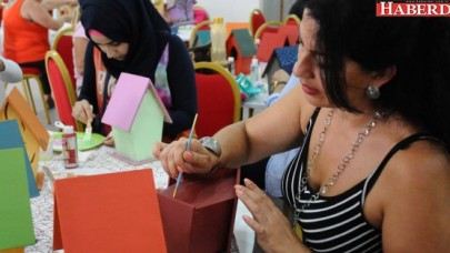 Suriye kadınlardan rengarenk kuş yuvaları