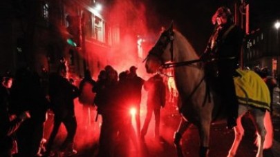 İngilizler sokaklarda