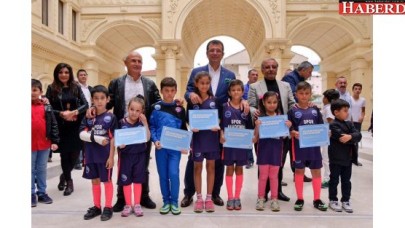 Akgün: Çocuklarınızı kitap okumaya ve spora yönlendirin