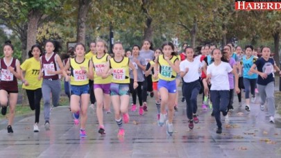 CUMHURİYET İÇİN KOŞTULAR