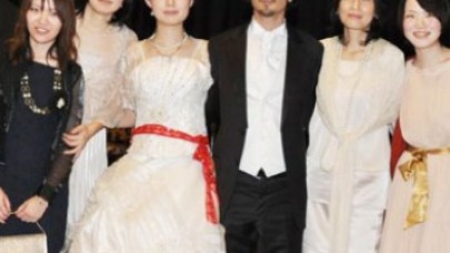 Depremden kurtuldular, Türkiye'de evlendiler