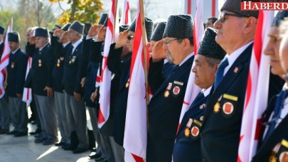KKTC’NİN 34. KURULUŞ YILDÖNÜMÜNDE GAZİLER DENKTAŞ ANITINDAYDI
