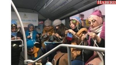 Metrobüste 3 Saat Boyunca Örgü Ördüler