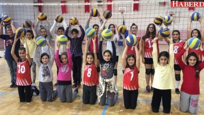 Çatalcalı Çocuklardan Voleybol Kursuna Büyük İlgi