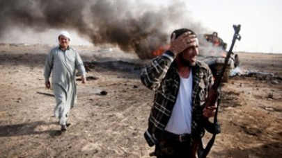 Ecbediye'yi ele geçiren muhalifler kutlama yapıyor