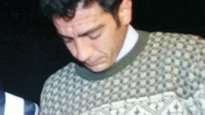 Şekerleriyle birlikte gömmüş