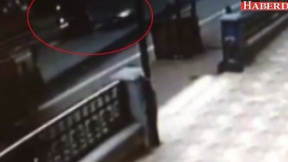 Motosiklet Sürücüsünün Engelli Gence Çarpması Kamerada