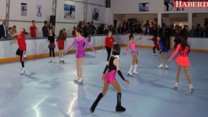 Bakırköyde buz pateni keyfi