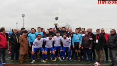 Şampiyon Büyükçekmece Belediyespor kupasını aldı!