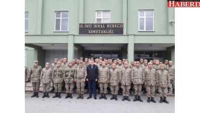 Başkan Cem Kara Mehmetçiklerle yemek yedi