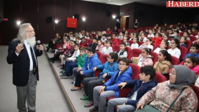 ÜNLÜ ASTRONOMİ PROFESÖRÜNDEN SERT UZAYLI ÇIKIŞI