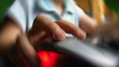 10 yaşındaki çocuğa 42 ilişki teklifi!