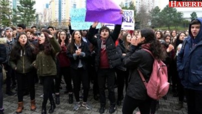 Okul önünde taciz protestosu