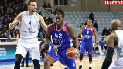 Demir İnşaat Büyükçekmece: 63 - Anadolu Efes: 77
