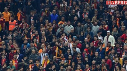 Galatasaraylı Taraftarlar, beIN Sports Spikerine Saldırdı