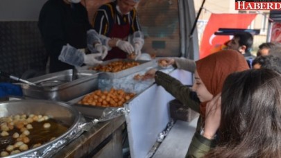 Şehitlerimiz için lokma dağıtıldı