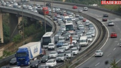 İstanbulda trafiği kilitleyen kaza!