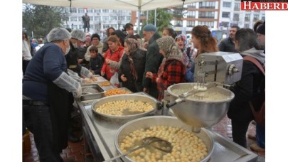 Çatalca Belediyesi Regaip Kandilinde şehitlerimiz için lokma dağıttı
