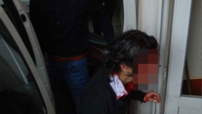 Liseli kız taşlı saldırıda yaralandı