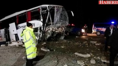 Yolcu otobüsü yoldan çıktı: 2 ölü, 26 yaralı