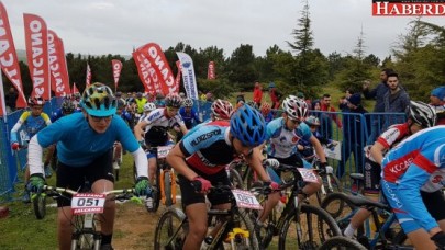 Büyükçekmece Uluslararası Dağ Bisikleti Yarışmaları nefesleri kesti