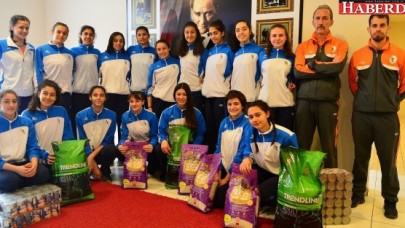 VOLEYBOLCULAR DUYARLILIKLARIYLA GÖZ DOLDURDU